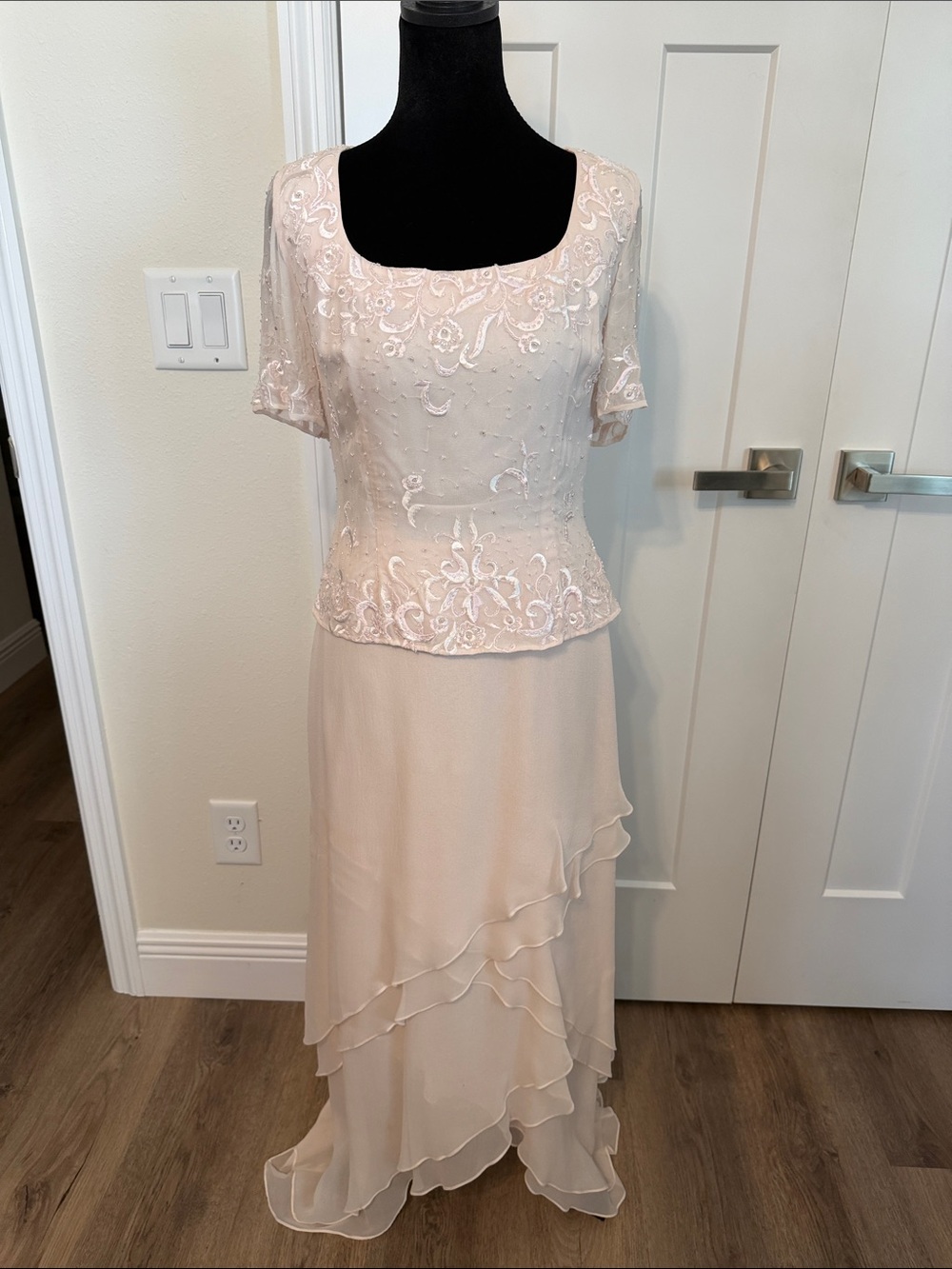 Cream Embroidered Layered Chiffon Wedding Dress